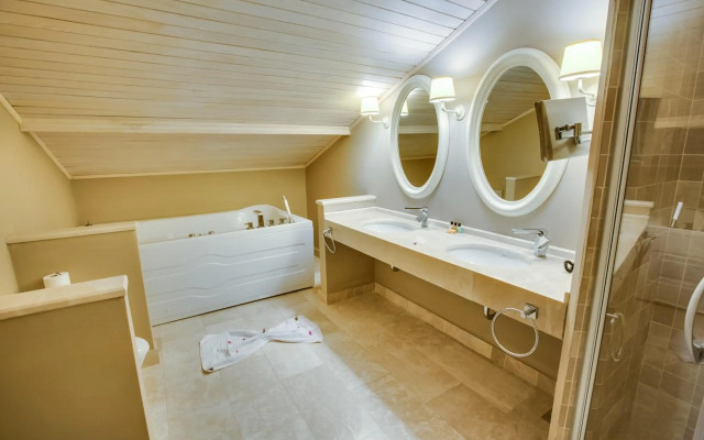 The PINEHILL Hotel & Suites