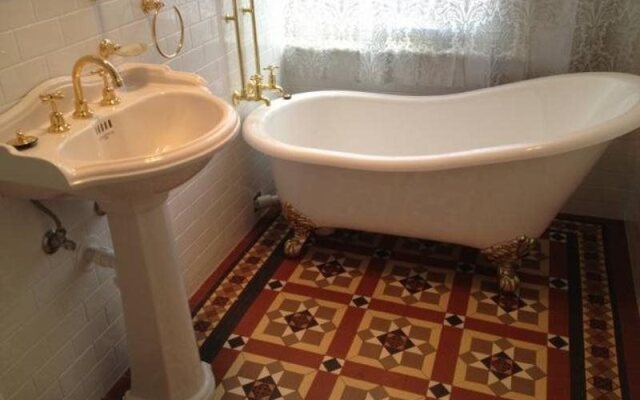Chatsworth Terraces History House