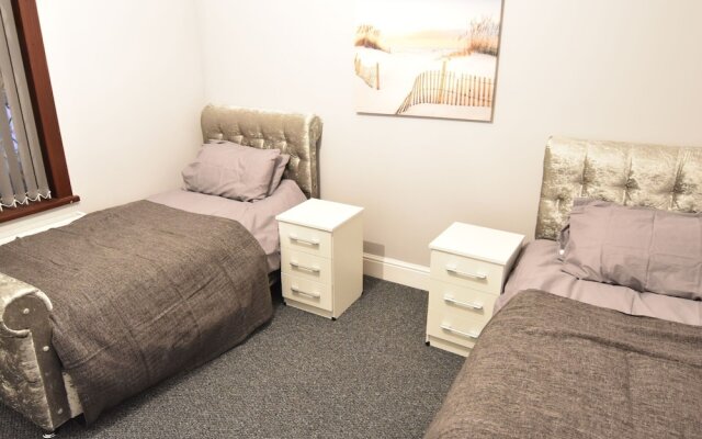 Spacious Holiday Home in Coventry near Coventry University