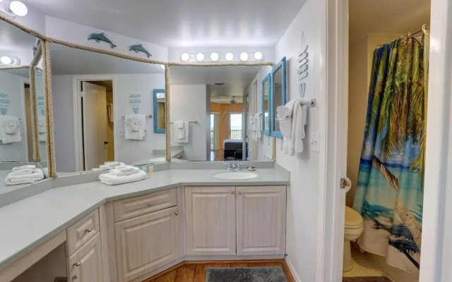 Land's End 11-202 Beach Front