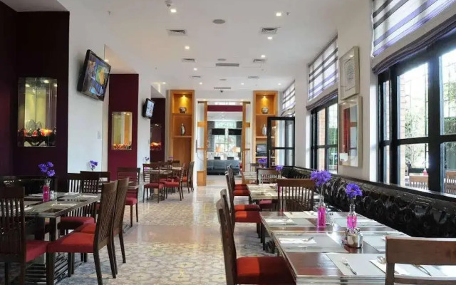 Radisson Ciudad Empresarial