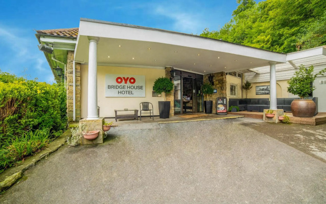 OYO The Bridge House Hotel