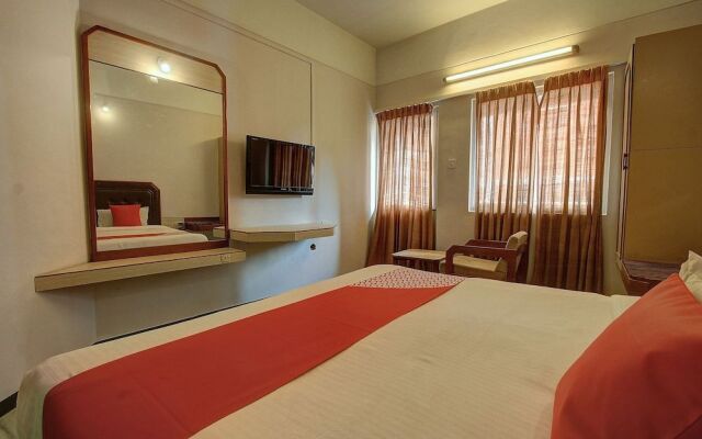 OYO 24579 Flagship Hotel Padmam
