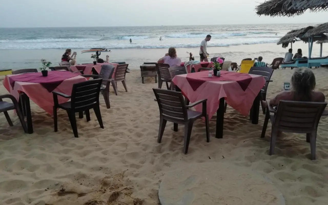 Universal Beach Guest House  Restaurant