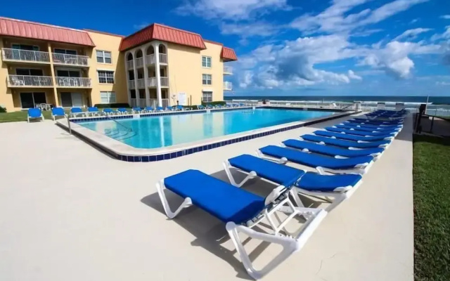 Point East 213