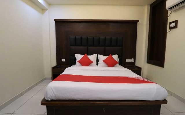 OYO 30559 Center Point