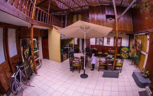 Hostel El Bajo - Marley Coffee