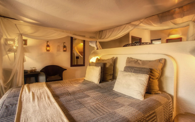 Nyati Safari Lodge