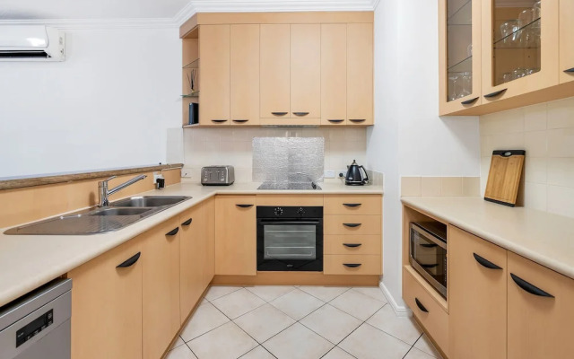 Spacious 3-beds w Direct Access to Pool