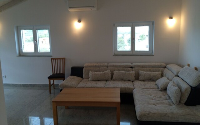Villa Bachelor