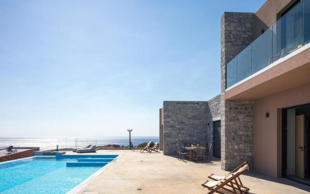 Seafront elegant villa, with infinity pool & devine views!