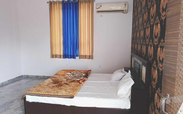 OYO Flagship 80648 Hotel Aastha