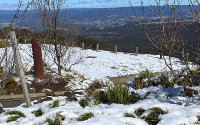Tullys Hut - Walk to Hikes, Waterfalls, Views