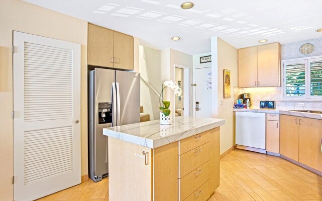 Lokelani #B203 - 2 Br condo by RedAwning