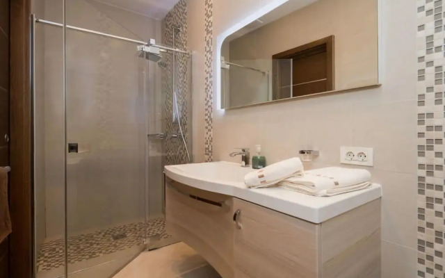 Nice Apartment in Gradac