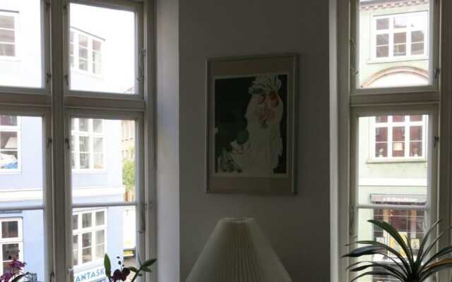 1 bedroom apt Direct Center 621-1