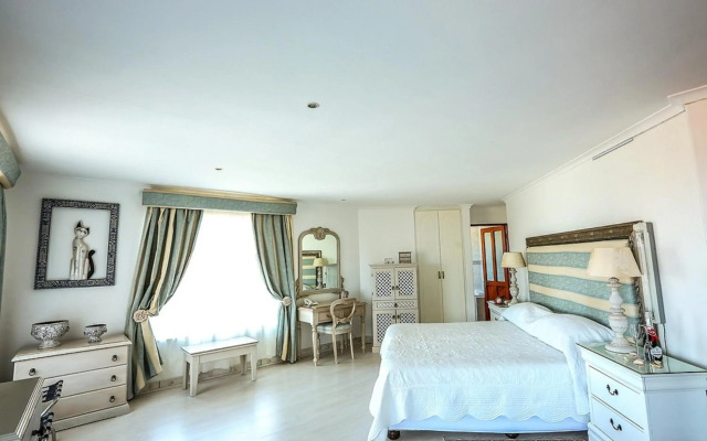 Misty Waves Boutique Hotel
