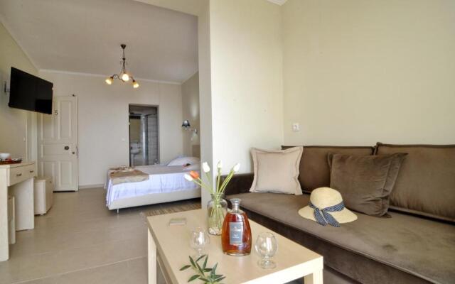 Golden Fox Studios and Suites
