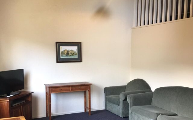 Woodlands Motels and Apartments