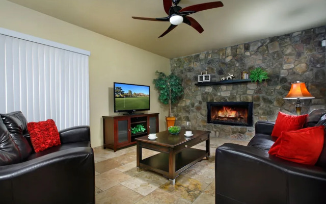 Backyard Playground! Golf Sport Court & Hot Tub!