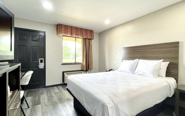 Days Inn By Wyndham Bloomington