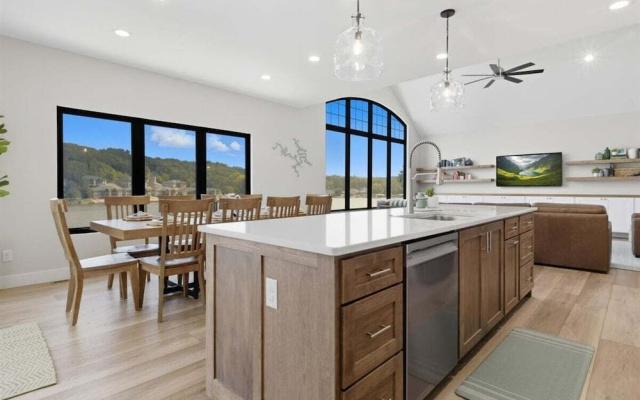 Modern Lakefront Escape The Twelve