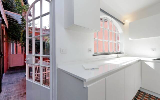 Art Deco Terrace Apartment