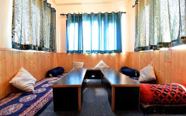 OYO 13337 Home Valley View 2BHK Naggar Road