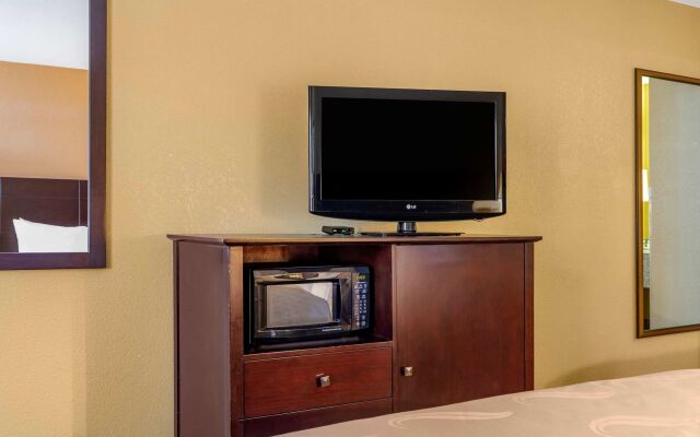 Quality Inn Russellville I-40