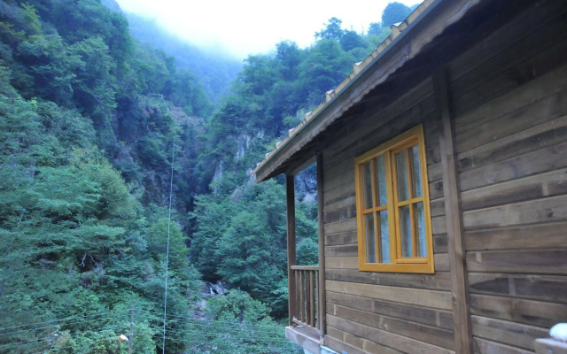 Mencuna Konaklari