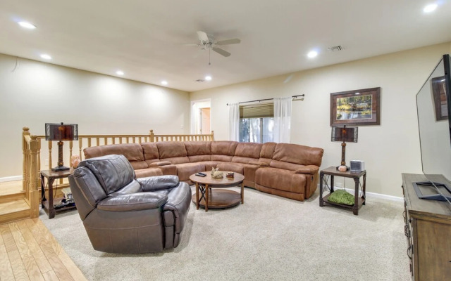 Dog-friendly Home on Pinetop Lakes Course!