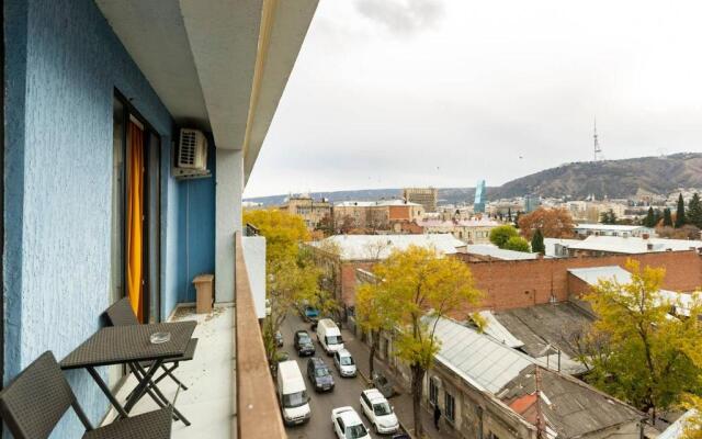 2 studio apartments w balcony in old Tbilisi