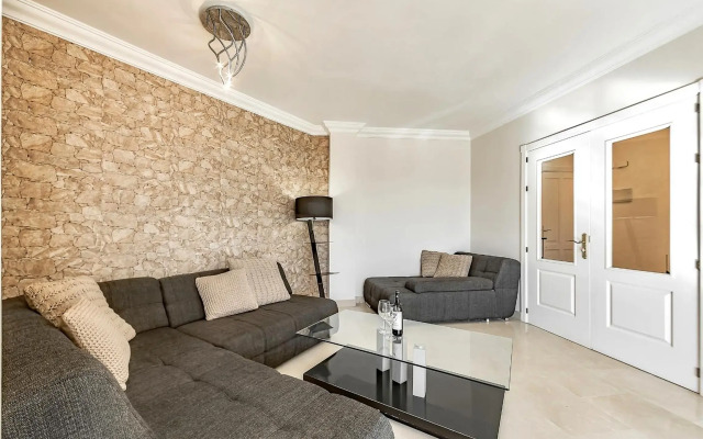 Apartment in area Del Duque with spacious terrace