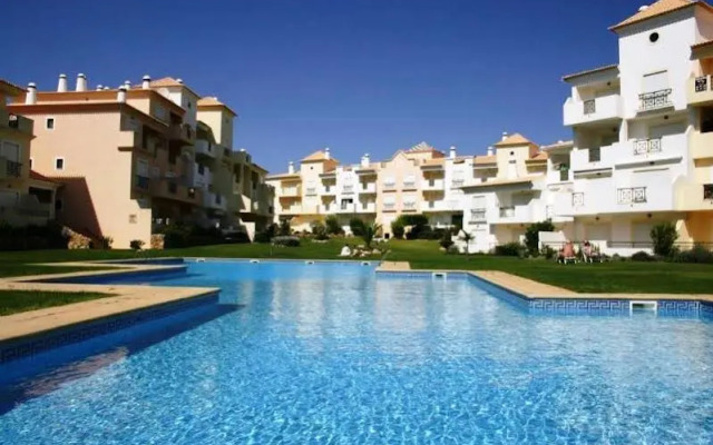 Condominio Jardins Santa Eulalia by Garvetur