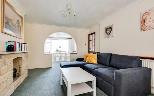 Kidlington 3 BR House Parking Large Garden
