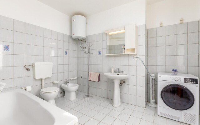 Awesome Home in Vodnjan With Wifi and 2 Bedrooms