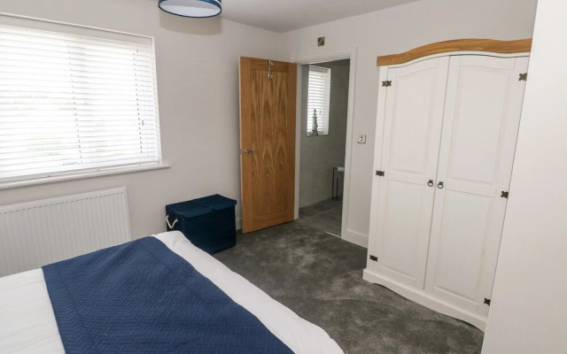 Lunaroxx, 6 Meadow Gardens, Kilgetty