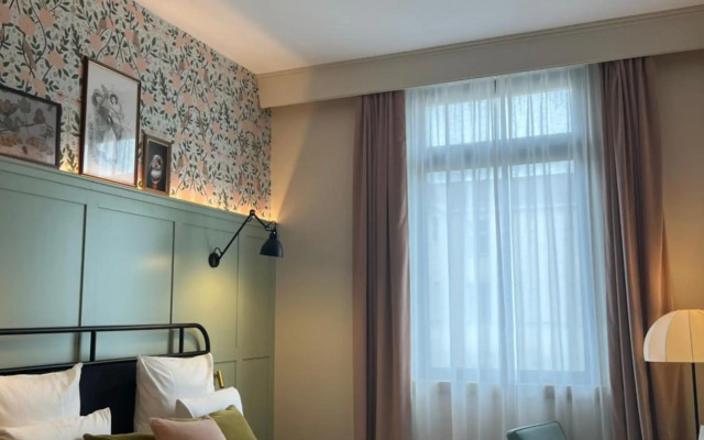 Square Lodge Hotel La Roche Sur Yon - Handwritten Collection