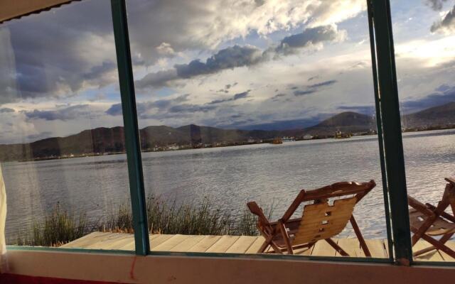 Uros Quechua Lodge