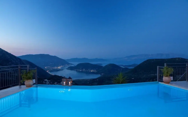 Luxury Villa With Stunning Views in Lefkada
