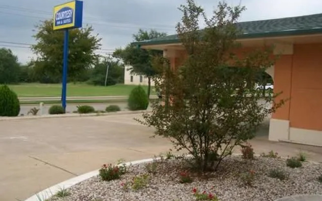 Courtesy Inn and Suites