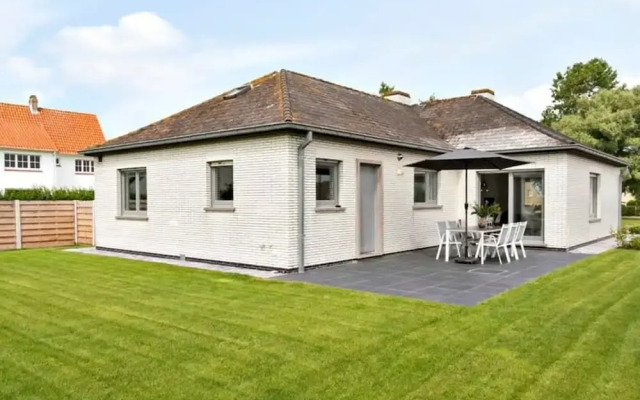 Spacious Bungalow With Garden Near the Beach sea