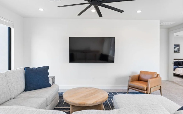 The Dugout 8 Bedroom Home