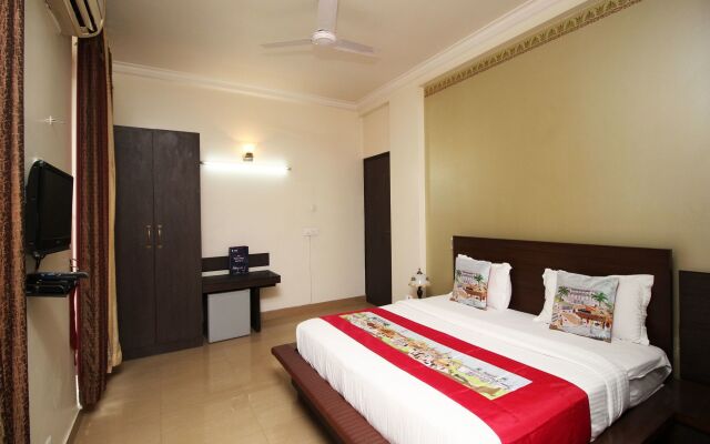 OYO 8704 Hotel Good Care
