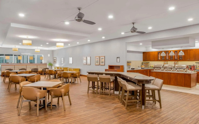 Homewood Suites by Hilton Winnipeg Airport-Polo Park, MB