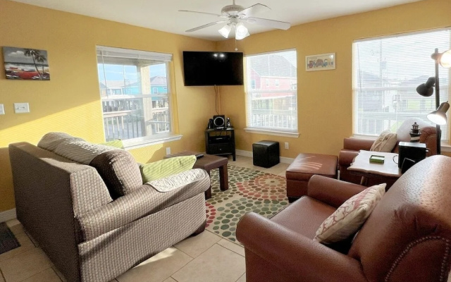 Abby Sands Castle 2 Bedroom Home by RedAwning