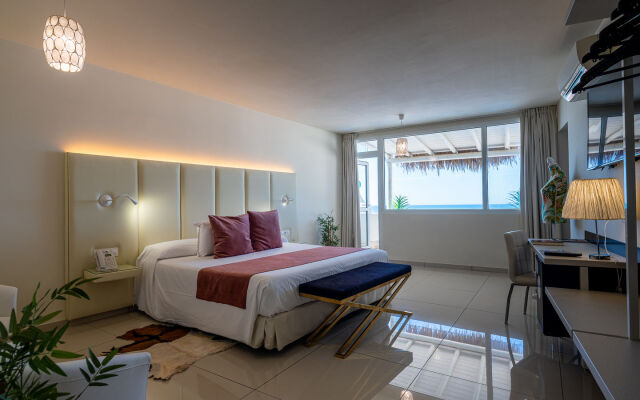 On Hotels Oceanfront - Adults Only