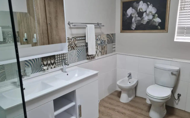 Point Village Accommodation - Beach Club 307