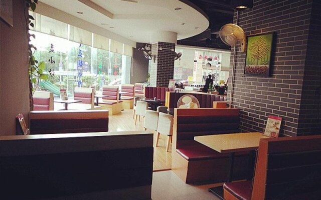 Hongchang Business Hotel