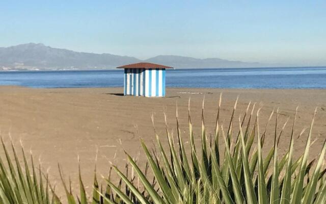 2204-Luxury apt on the beach,new,on duquesa port!